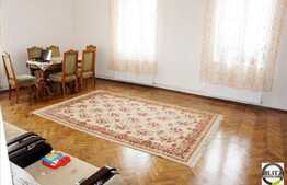 Apartament recent renovat, 2 camere, 70 mp in zona Pietei Unirii, loc de parcare