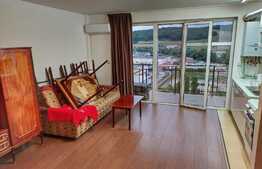 Apartament cu doua camere, 42.5 m, balcon, semidecomandat, in zona Petrom Baciu