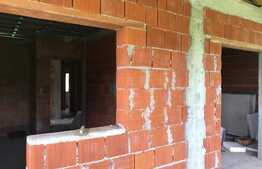 Casa cocheta pe un singur nivel, 100 mp utili, terasa acoperita 16 mp, 420 mp teren, Aiton!