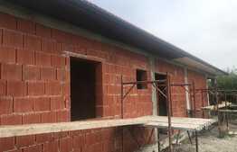 Casa cocheta pe un singur nivel, 100 mp utili, terasa acoperita 16 mp, 420 mp teren, Aiton!