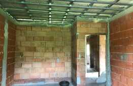 Casa cocheta pe un singur nivel, 100 mp utili, terasa acoperita 16 mp, 420 mp teren, Aiton!