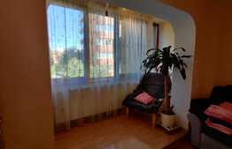 Apartament de 2 camere, 58 mp, decomandat, zona Racadau 