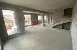 Casa potrivita pentru o familie numeroasa: 177 mp utili + 2 garaje, acces asfaltat,  Dezmir!