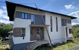 Casa potrivita pentru o familie numeroasa: 177 mp utili + 2 garaje, acces asfaltat,  Dezmir!