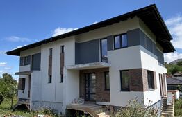 Casa potrivita pentru o familie numeroasa: 177 mp utili + 2 garaje, acces asfaltat,  Dezmir!