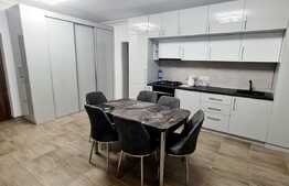 Apartament cu terasa si balcon, parcare, aer conditionat, lift, zona Vivo