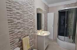 Apartament cu terasa si balcon, parcare, aer conditionat, lift, zona Vivo