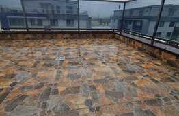 Apartament cu terasa si balcon, parcare, aer conditionat, lift, zona Vivo