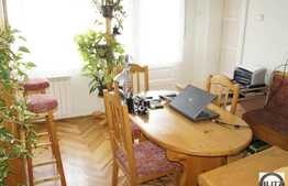 Inchiriere 3 camere, 90 mp cu terasa si foisor. Merita vazut!