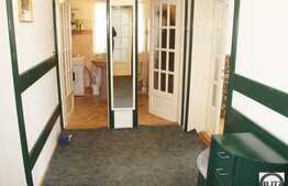 Inchiriere 3 camere, 90 mp cu terasa si foisor. Merita vazut!