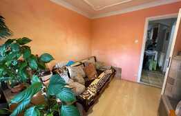 Apartament cu 3 camere, decomandat, zona Kaufland