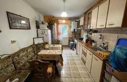 Apartament cu 3 camere, decomandat, zona Kaufland