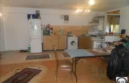 De vanzare demisol cu 2 camere, 56 mp utili, zona strazii Florilor!