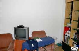 Vanzare 4 camere, decomandat, 76 mp utili, zona Primaverii, cu boxa inclusa