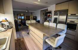 Casa de 300 mp utili, in Brasov