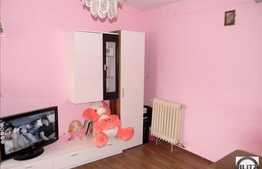 Apartament 3 camere de vanzare, 70 mp utili, zona Parang, cu boxa