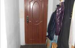 Apartament 3 camere de vanzare, 70 mp utili, zona Parang, cu boxa