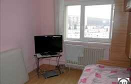 Apartament 3 camere de vanzare, 70 mp utili, zona Parang, cu boxa