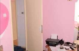 Apartament 3 camere de vanzare, 70 mp utili, zona Parang, cu boxa