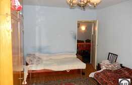 Apartament 3 camere de vanzare, 70 mp utili, zona Parang, cu boxa