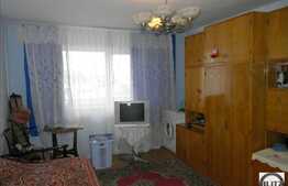 Apartament 3 camere de vanzare, 70 mp utili, zona Parang, cu boxa