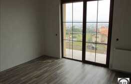 Apartament in vila, 3 camere decomandate, 90 mp utili, semifinisat, cu garaj