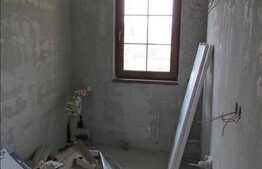 Apartament in vila, 3 camere decomandate, 90 mp utili, semifinisat, cu garaj