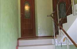 Apartament in vila, 3 camere decomandate, 90 mp utili, semifinisat, cu garaj