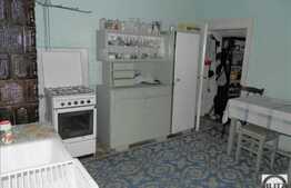 2 camere, 72 mp, decomandat, in imobil tip casa/vila, garaj, zona semicentrala!