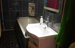 Apartament 3 camere, decomandat, etaj intermediar, zonă liniștită, Răcădău