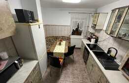 Apartament 3 camere, decomandat, etaj intermediar, zonă liniștită, Răcădău