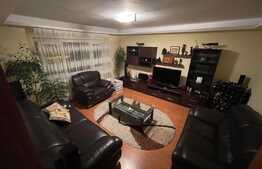 Apartament 3 camere, decomandat, etaj intermediar, zonă liniștită, Răcădău