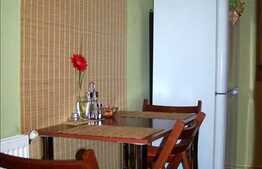 Apartament 2 camere decomandate de vanzare, zona complex Nora. Boxa inclusa!