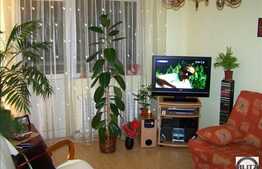 Apartament 2 camere decomandate de vanzare, zona complex Nora. Boxa inclusa!