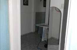 Vanzare 4 camere, decomandat, etaj intermediar, zona Nora. Boxa inclusa!