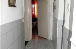 Vanzare 4 camere, decomandat, etaj intermediar, zona Nora. Boxa inclusa!