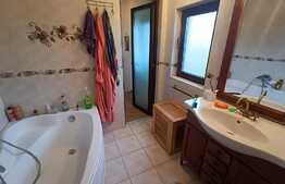 Casa cu teren de 800 mp, in apropiere de Dealul Lempes, Sanpetru