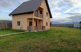 Casa cu teren de 800 mp, in apropiere de Dealul Lempes, Sanpetru