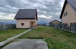 Casa cu teren de 800 mp, in apropiere de Dealul Lempes, Sanpetru