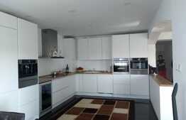 Casa finisata si spatioasa la 10 minute de Cluj, teren superb!