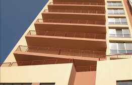 Pret excelent, la 2 min de mijlocul de transport in comun, zona de top!