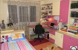 4 camere, finisat modern, zona Facultatii Bogdan Voda. Loc de parcare si boxa!