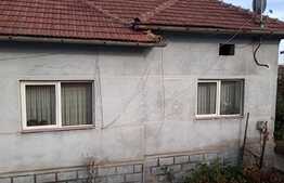 De vanzare casa traditionala cu 4700 mp teren, Valcele! 