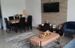 Apartament 3 camere, 75 mp, curte, parcare, zona Golden Tulip