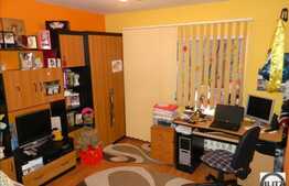 Vanzare apartament 4 camere, 80 mp utili, zona Kaufland, cu boxa si parcare