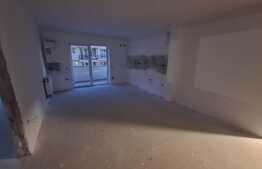 Apartament 2 camere, etaj intermediar, balcon 8 mp, parcare cu CF! Zona strazii Porii