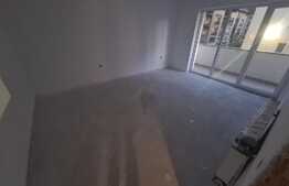 Apartament 2 camere, etaj intermediar, balcon 8 mp, parcare cu CF! Zona strazii Porii