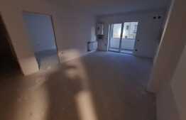 Apartament 2 camere, etaj intermediar, balcon 8 mp, parcare cu CF! Zona strazii Porii