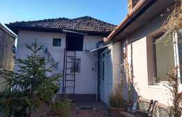 Casa cu 2 apartamente, 100 mp utili, 500 mp teren, semicentral!