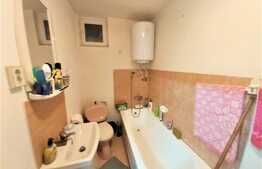 Apartament cu o camera la casa cu curte!